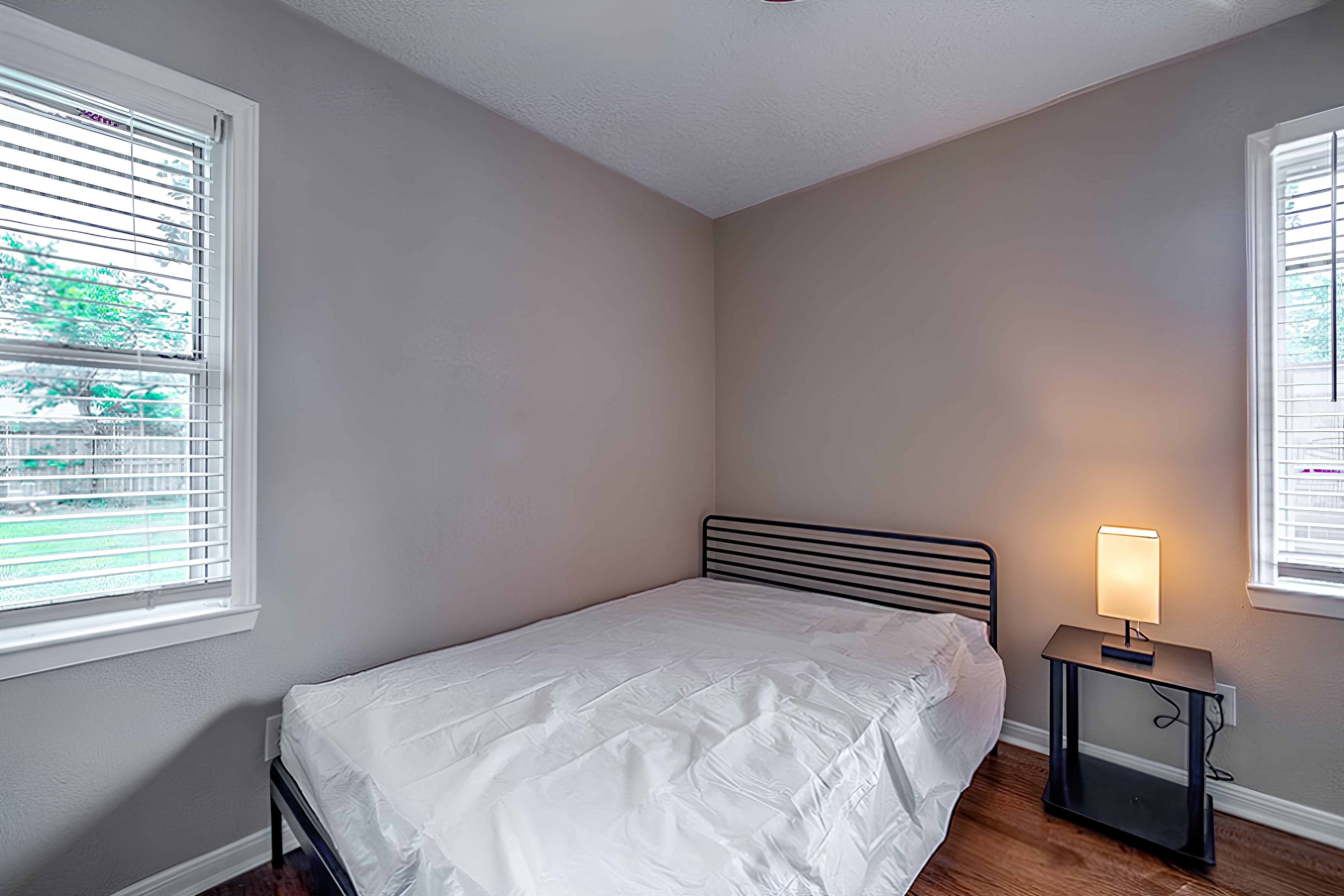 Room for Rent - SuperHost Central Pasadena Home  Large Fenced Yard & Minutes From Hwy 225