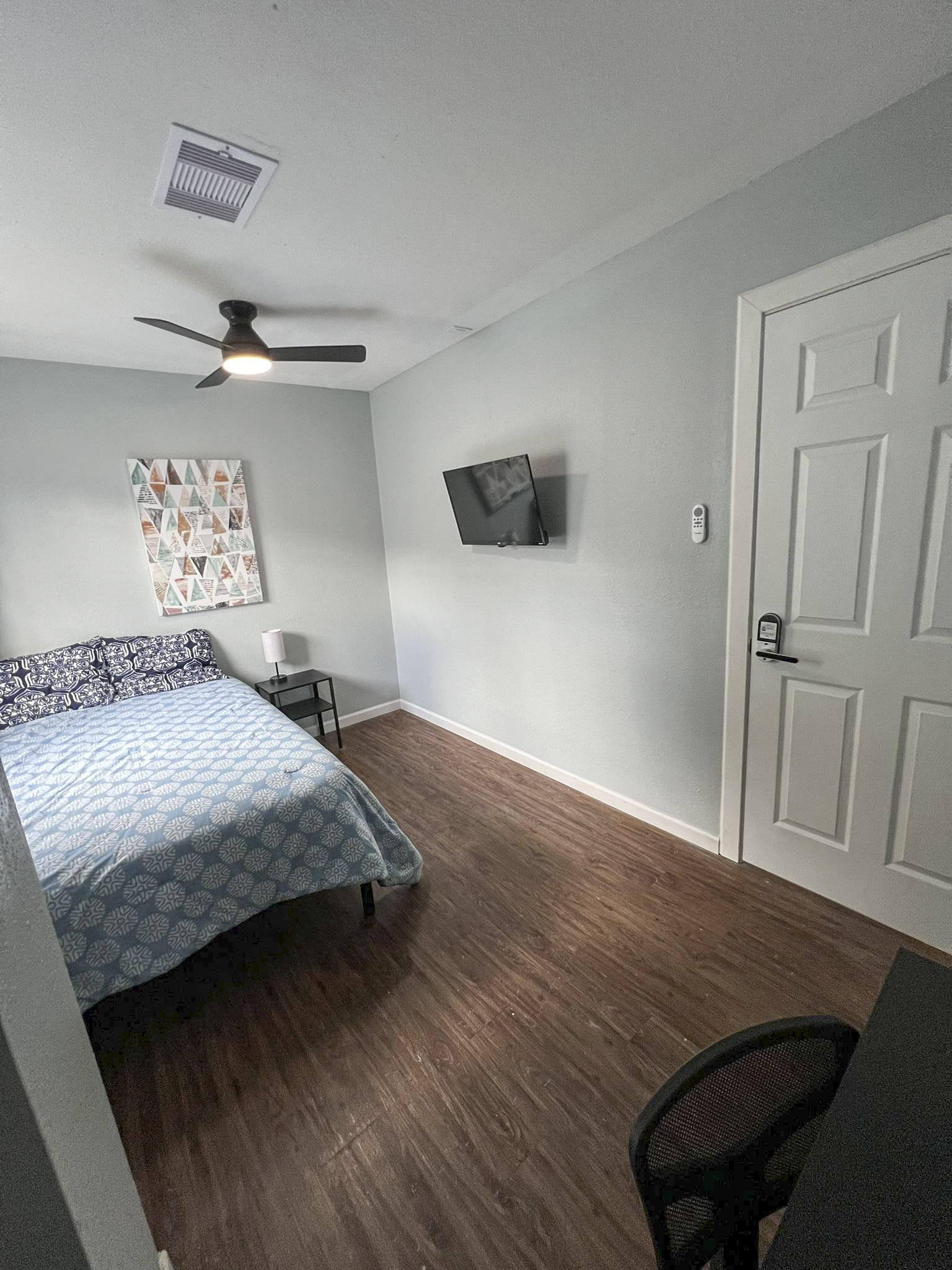 Room for Rent - Galena Park Oasis: Private Furnished Room in Houston Area | Full Bed, Smart TV & Workspace | Top-Rated Host