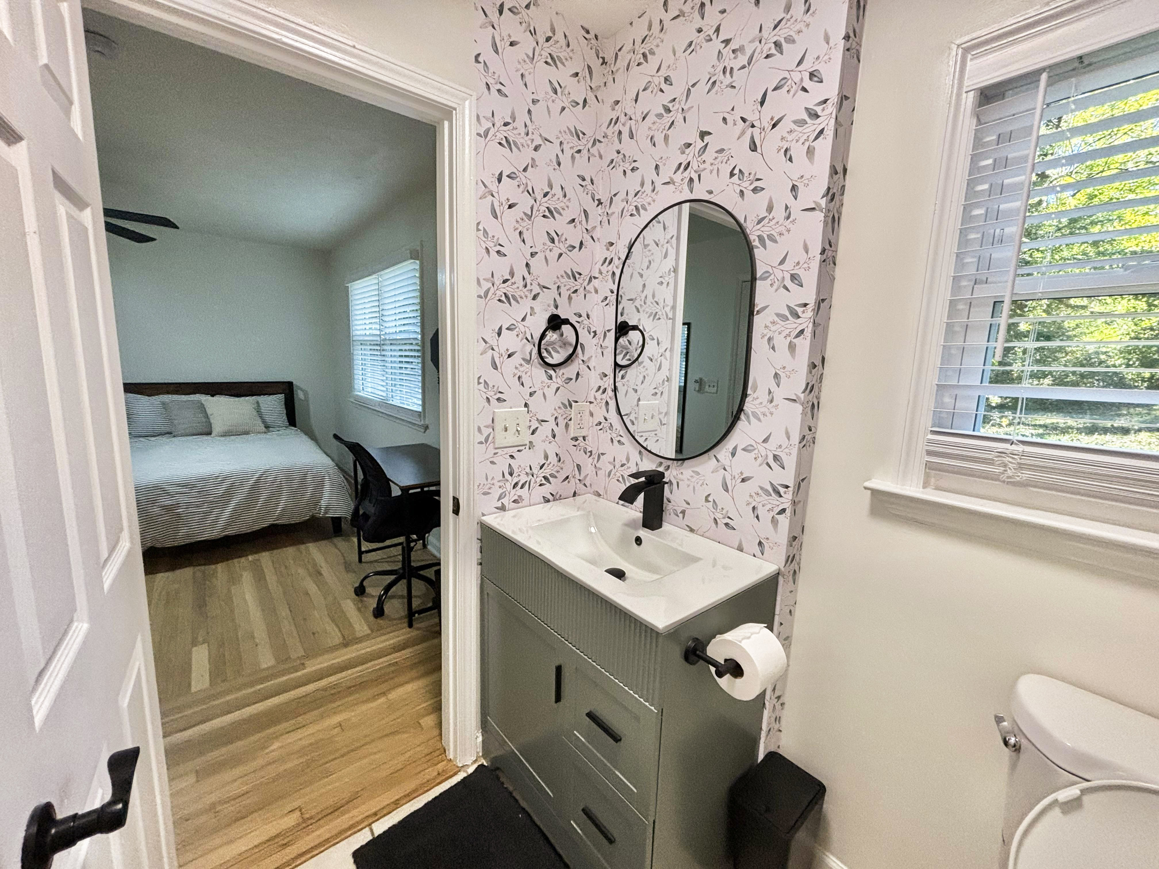 Furnished room for rent in South Gresham, Atlanta — Candace photo 2