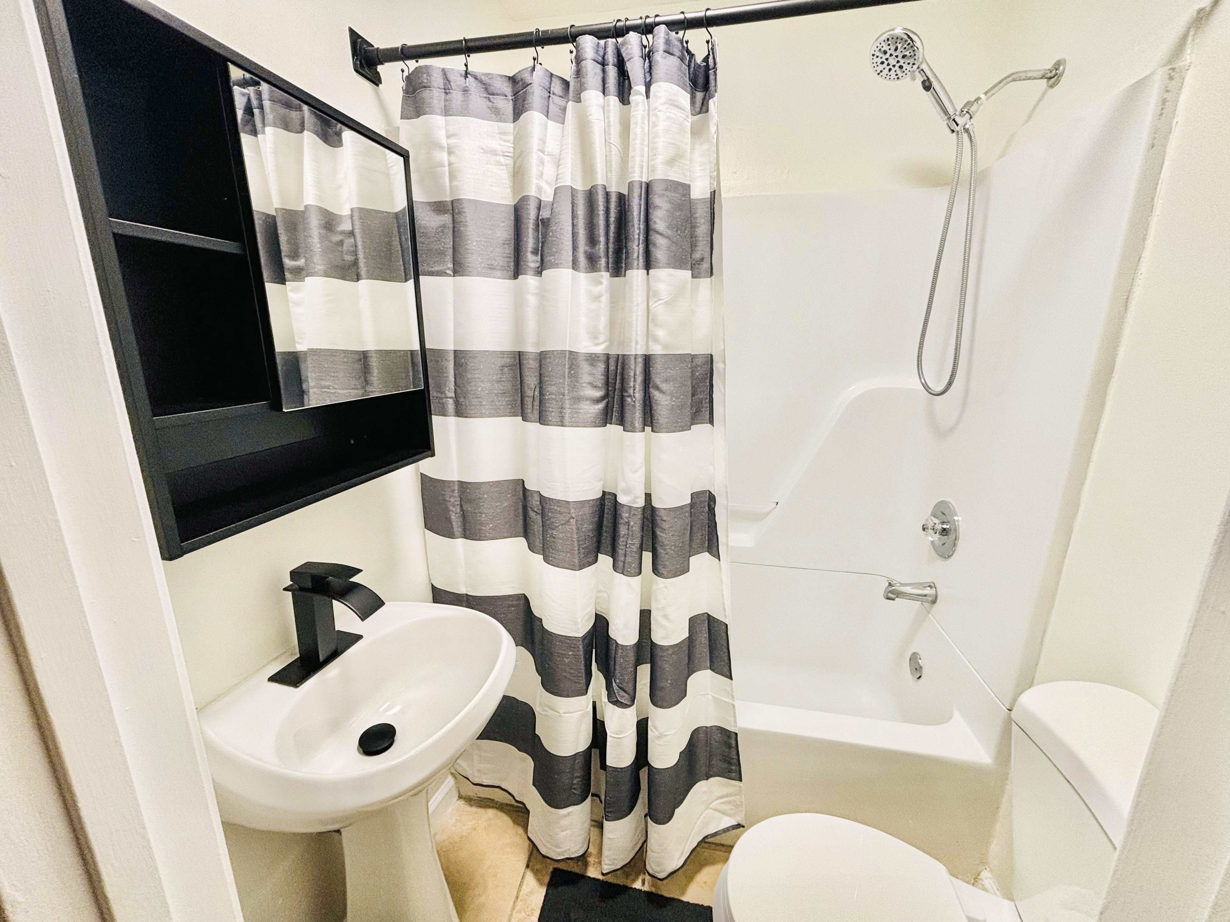 Furnished room for rent in South Gresham, Atlanta — Candace photo 3