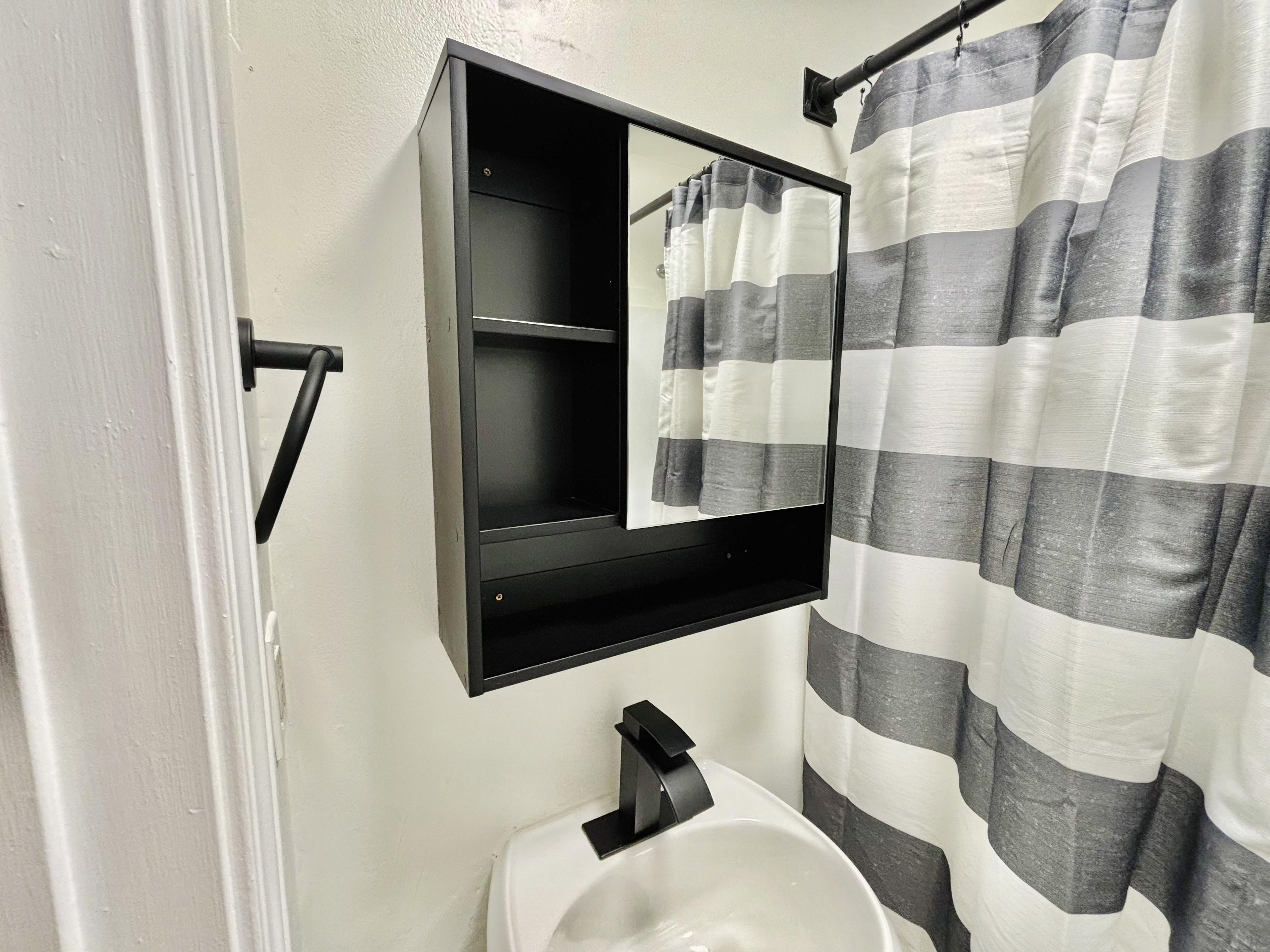 Furnished room for rent in South Gresham, Atlanta — Candace photo 4