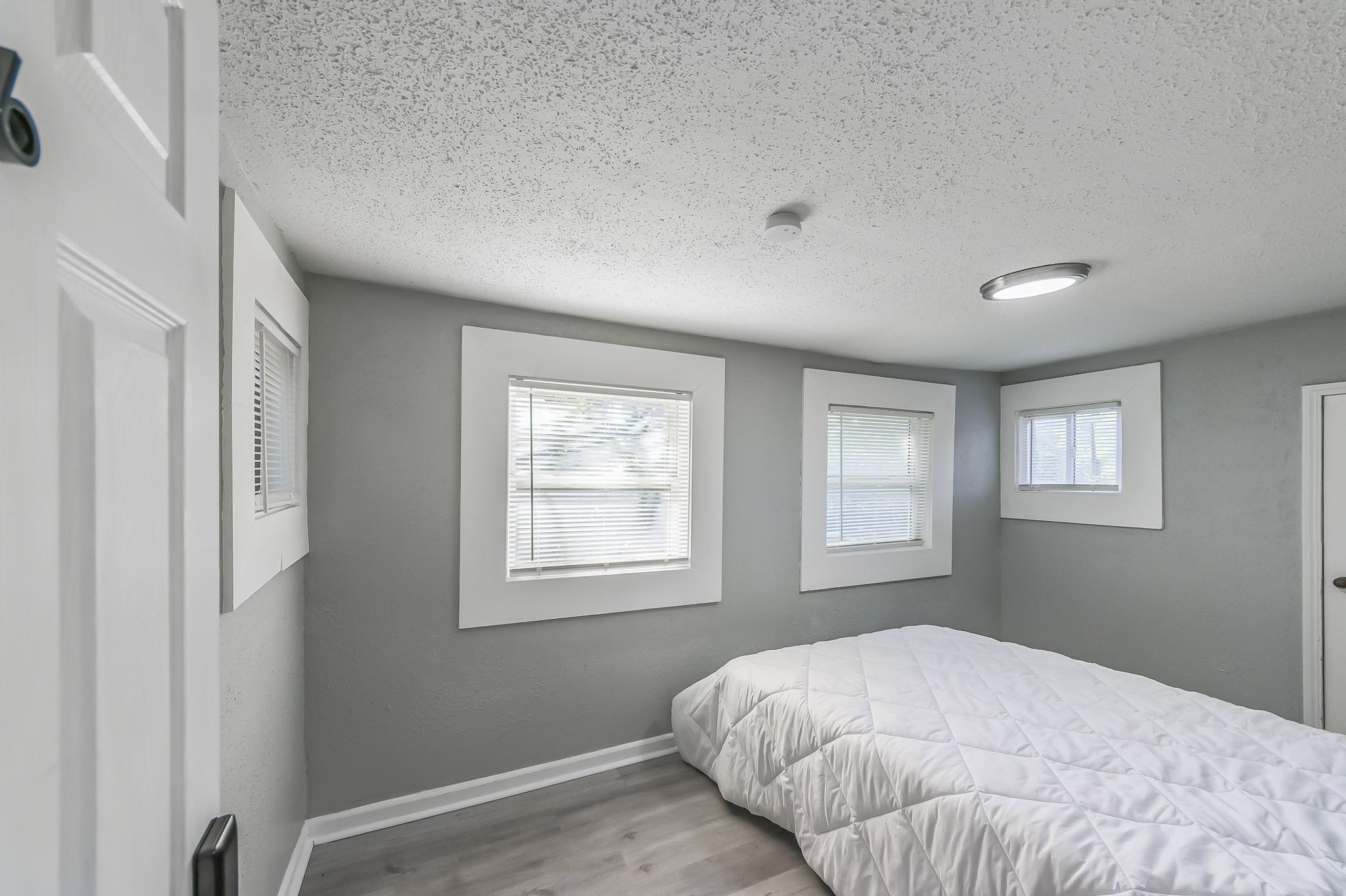 Room for Rent - Live the Dream in Kansas City!  Mix modern style with urban convenience and let the natural light dance through the big windows – morning vibes and city views like no other! 

Claim your slice of KC today!  #RoomGoals #CityLife