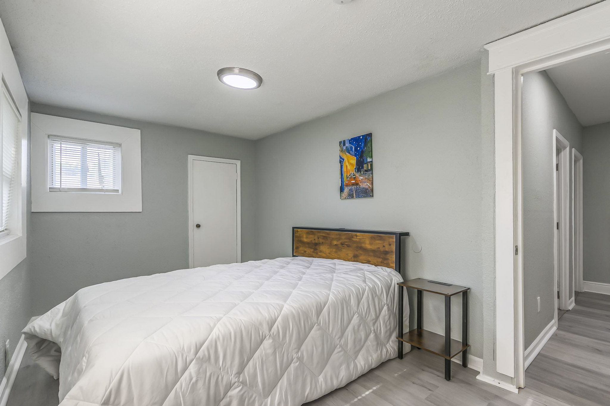 Room for Rent - Live the Dream in Kansas City!  Mix modern style with urban convenience and let the natural light dance through the big windows – morning vibes and city views like no other! 

Claim your slice of KC today!  #RoomGoals #CityLife