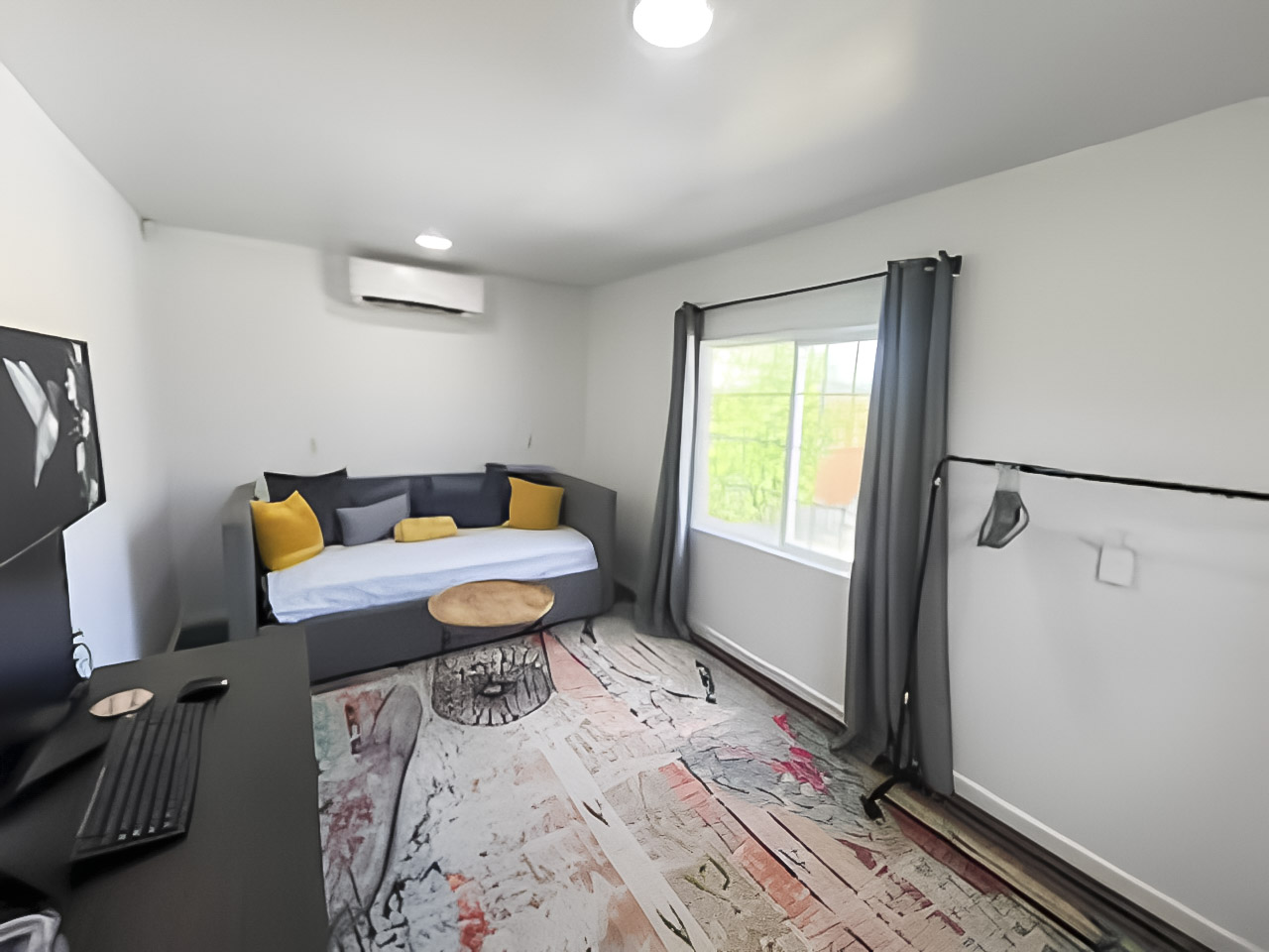 Room for Rent - Luxurious 6 bedroom home in Downtown Gilbert. Backyard Oasis-cornhole,BBQ, fire pit and more.