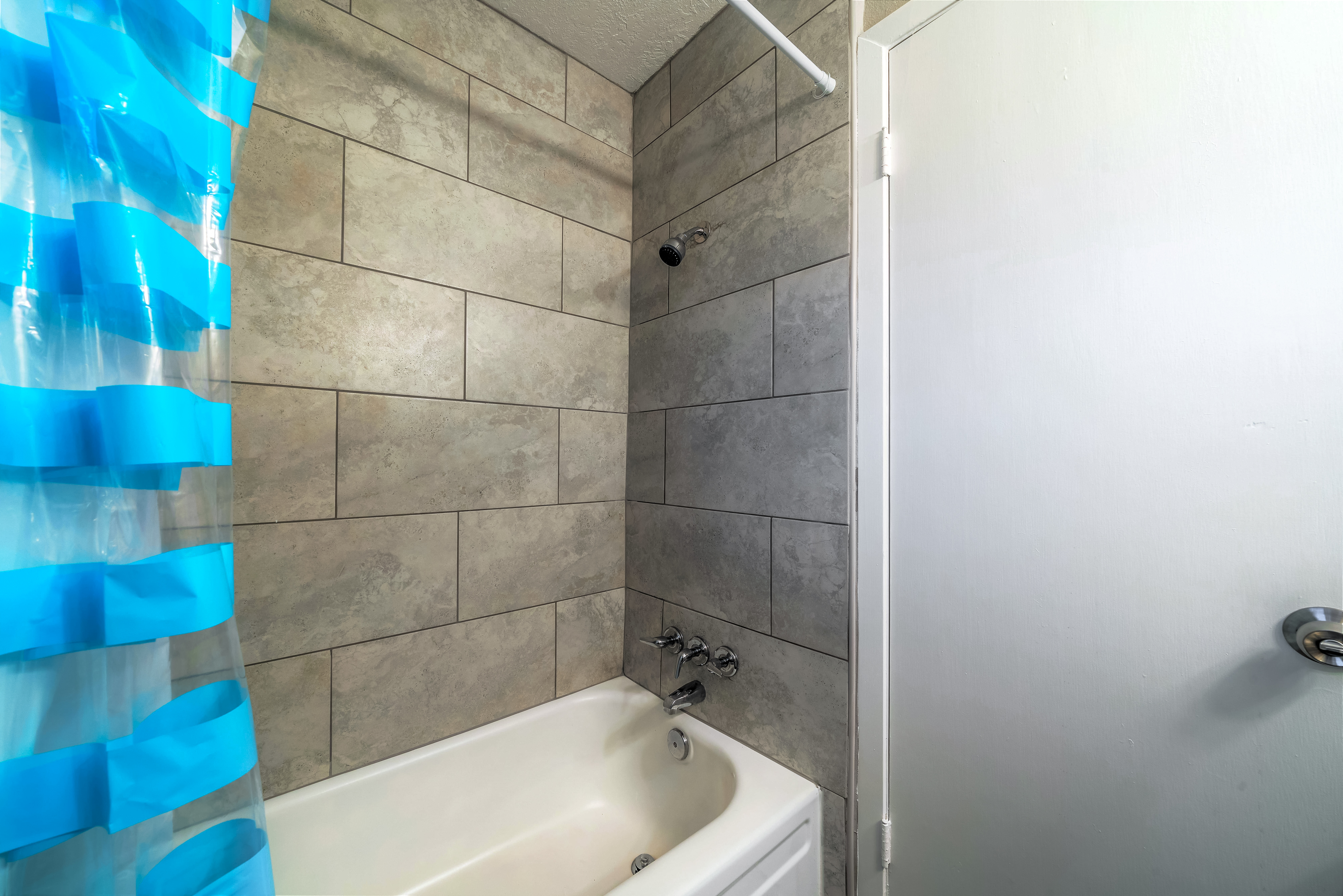 Room for Rent - Modern & Comfortable Houston Home | Furnished | Secure | Free Wi-Fi  | Fan in Room  | Monthly Cleanings  | Bus Stop 2.4 Miles Away