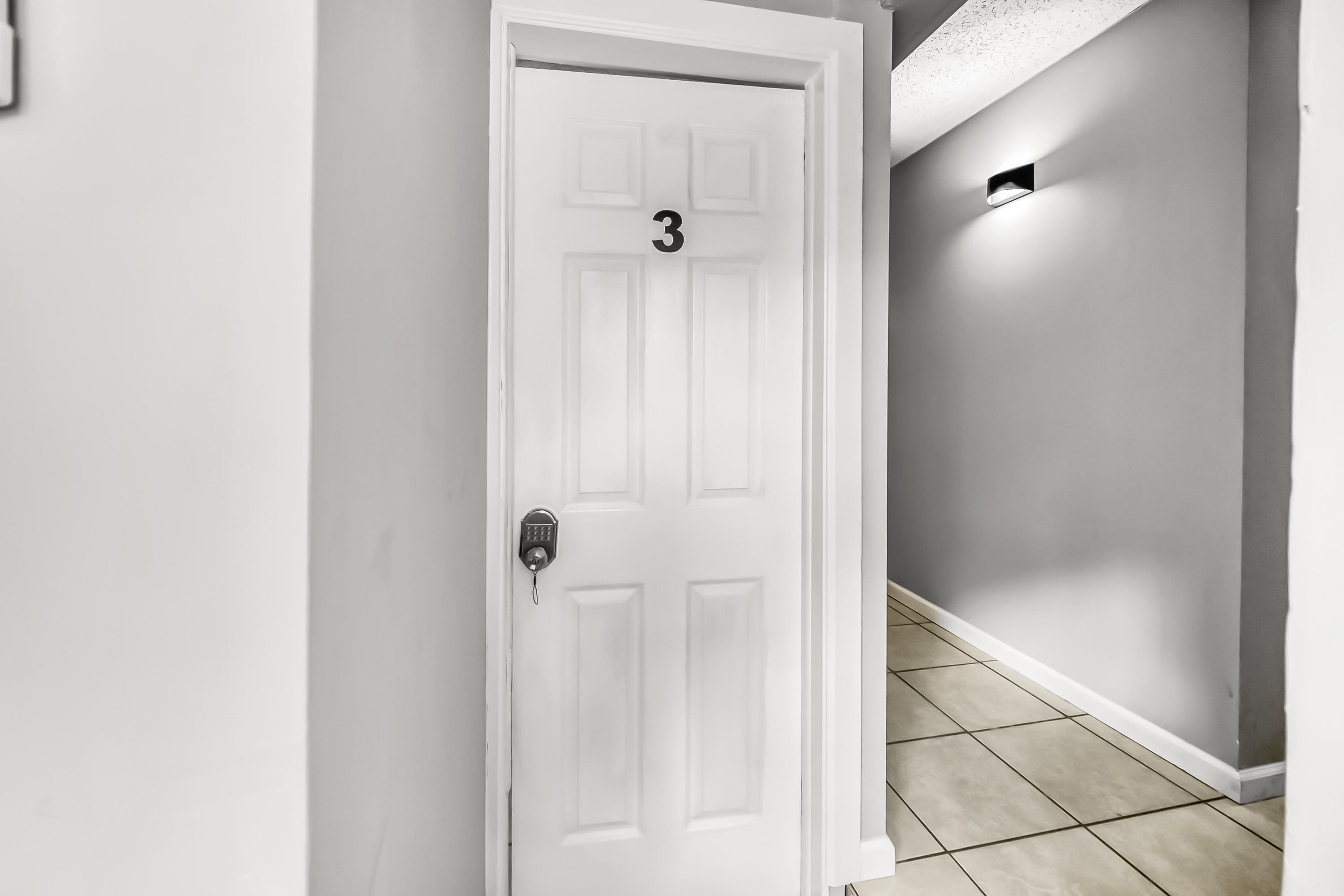 Room for Rent - Walmart and restaurants in Walking distance! Mini Fridge in every room! Clean and fast Wi-Fi!