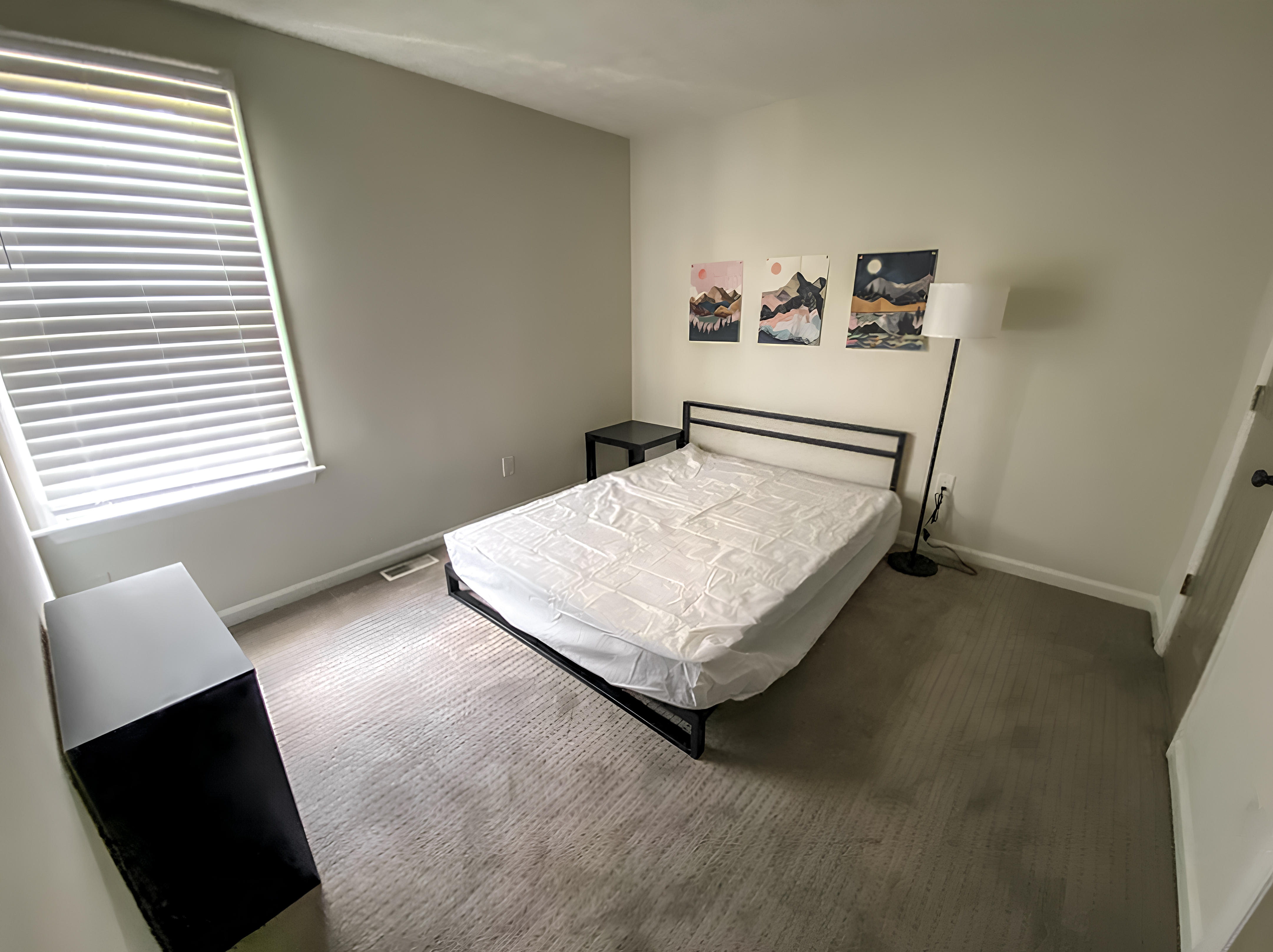 Room for Rent - Newly Renovated & Spacious Lawrenceville Home | Furnished, Secure, and Spacious | No Move-In Fee , Free Wi-Fi , Monthly Cleanings , Bus Stop 1 Miles Away  , and Grocery Store 0.4 Miles Away