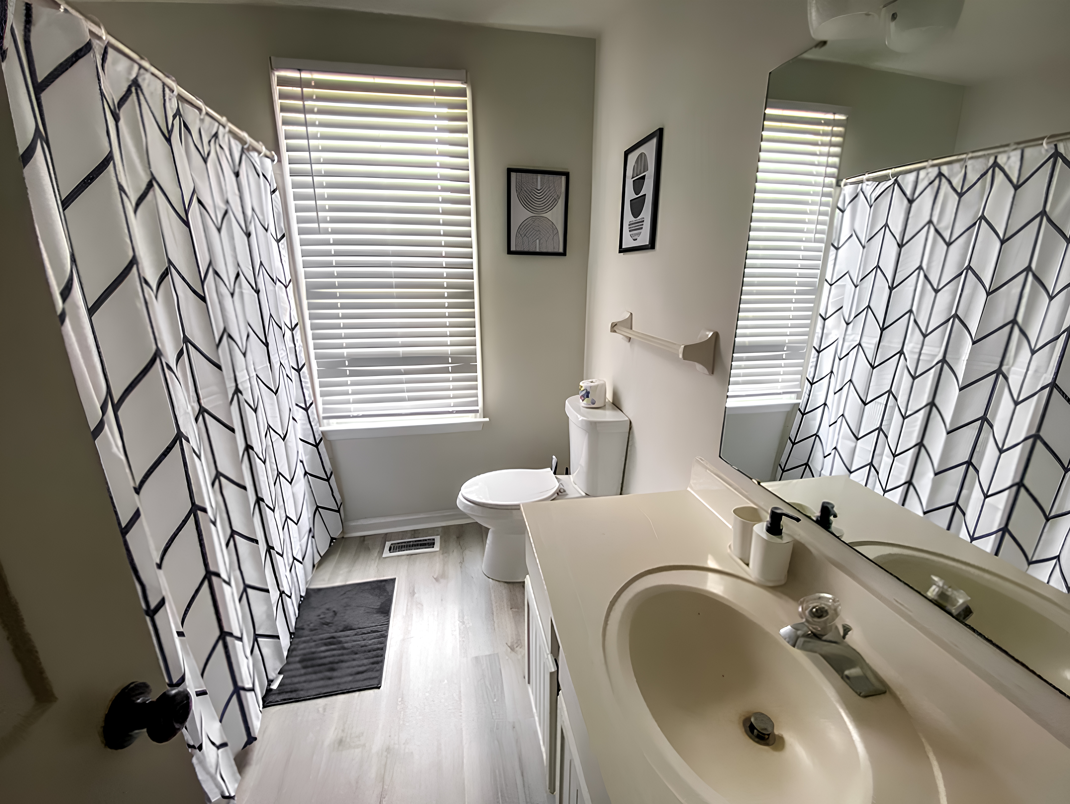 Room for Rent - Newly Renovated & Spacious Lawrenceville Home | Furnished, Secure, and Spacious | No Move-In Fee , Free Wi-Fi , Monthly Cleanings , Bus Stop 1 Miles Away  , and Grocery Store 0.4 Miles Away