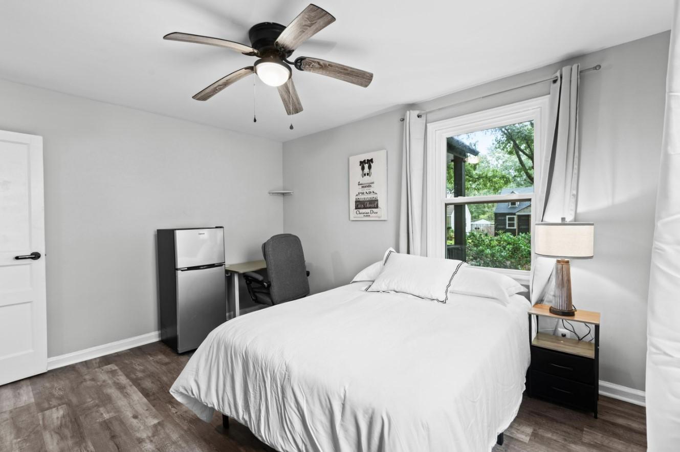 Room for Rent - Firepit, big new back deck & high-quality in desireable Northside. Only 3 bedrooms for privacy. Easy access I64/I95 hospitals, 5 mins to VCU, baseball stad. 1GB WIFI, 12" Tempurpedic with massage chair & Veri-desk. Plenty of parkings. New appliances.