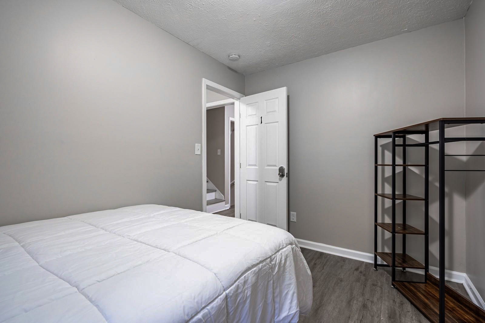 Room for Rent - Beautiful House, Perfectly Located Near Transit—Explore Jonesboro Easily!