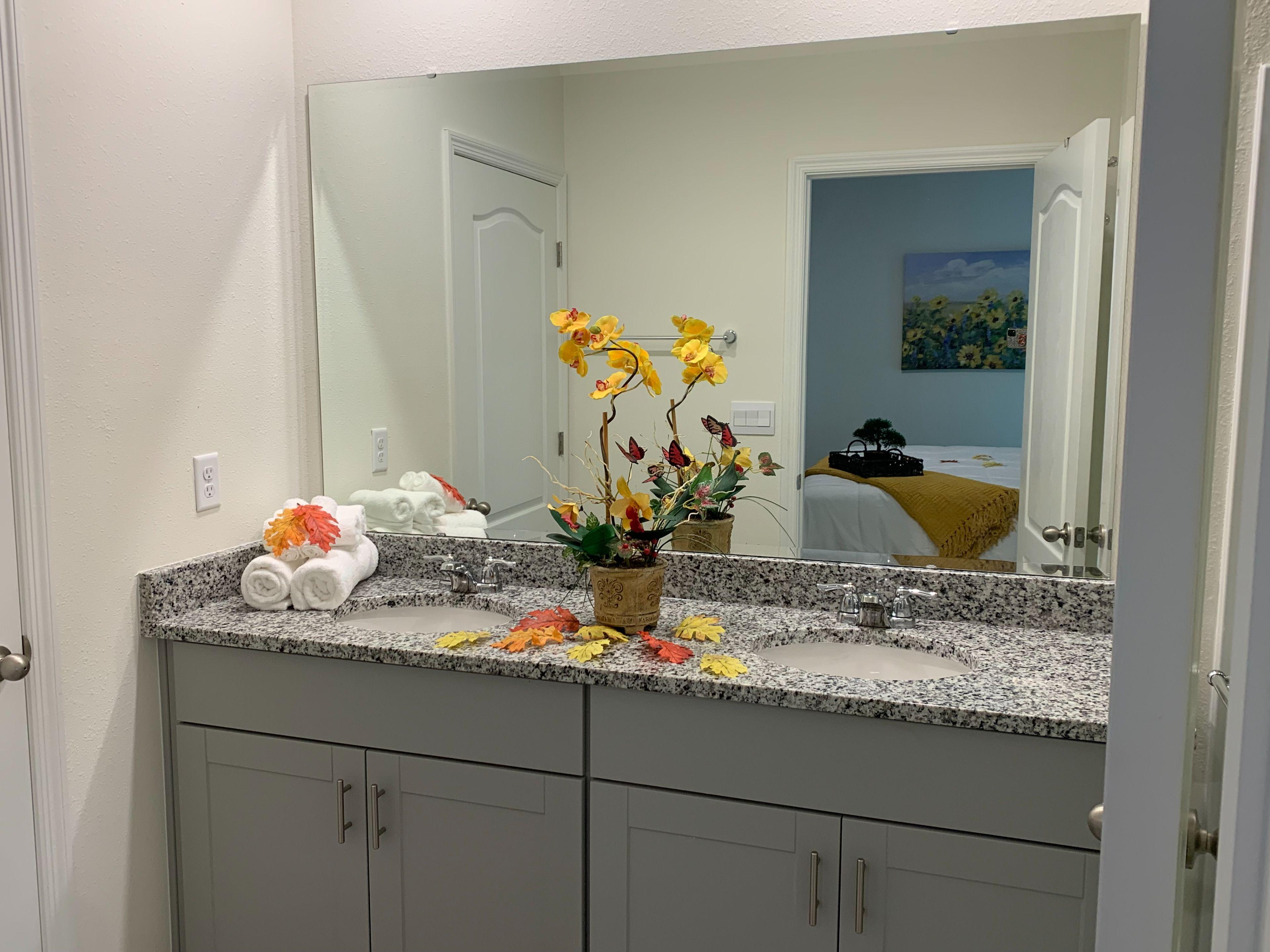 Room for Rent - Live in solterra resort in Davenport