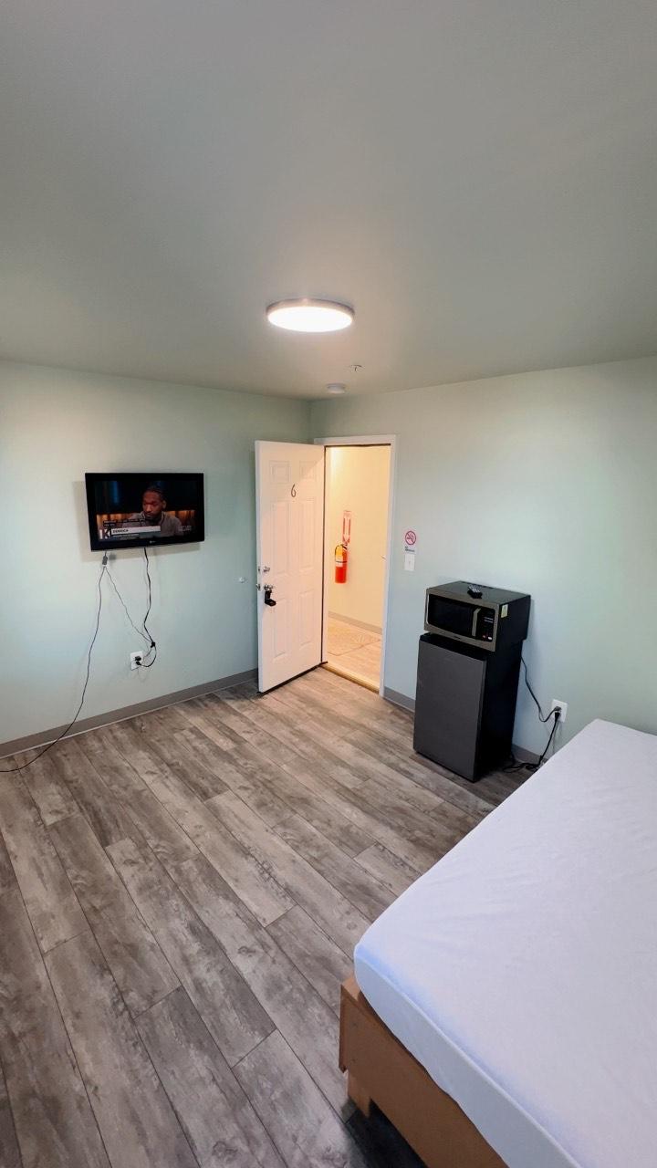 Room for Rent - Private Mini-Fridge & Microwave All-Utilities Included Affordable  Perfect for Night Shift Workers