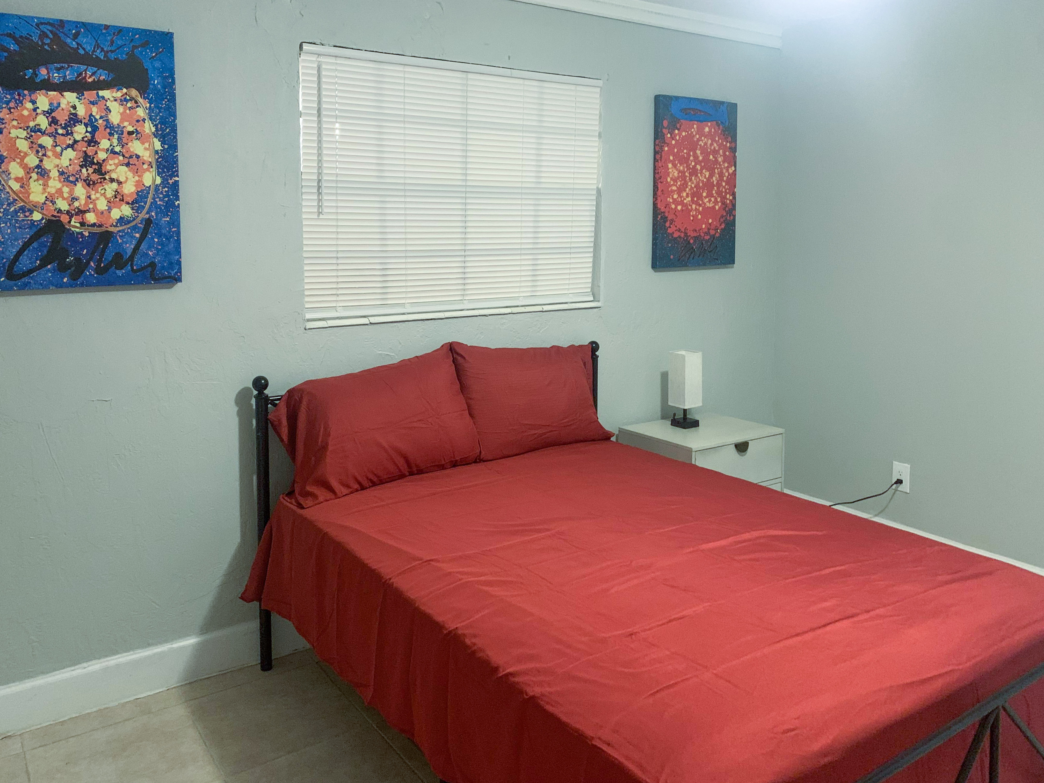 Room for Rent - Large Oakland Park House with Dining area. Spacious & cozy