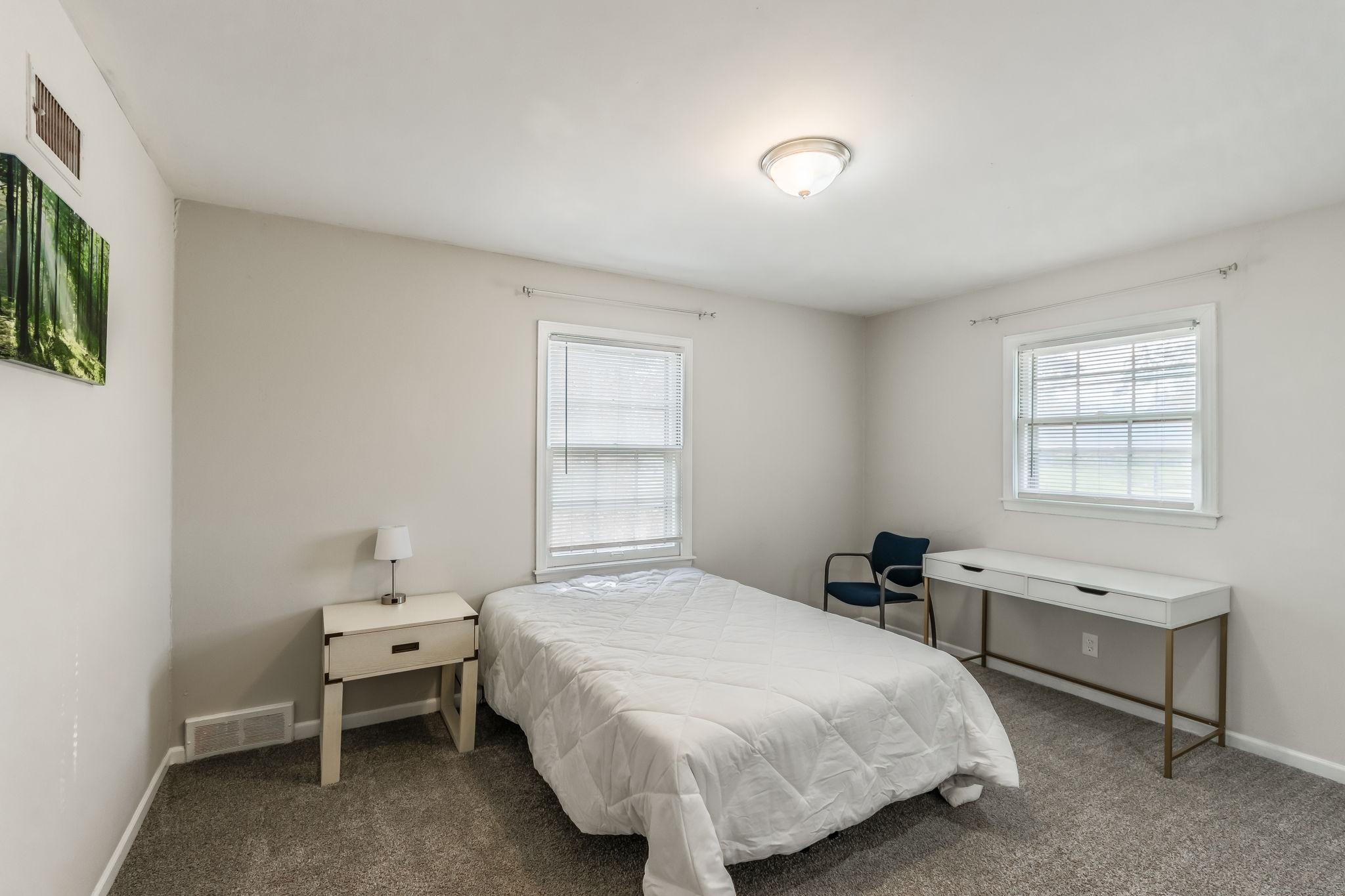 Room for Rent - Spacious & Modern Kansas City Living Near Major Employers,  Shopping &  470 Hwy & Blue Ridge