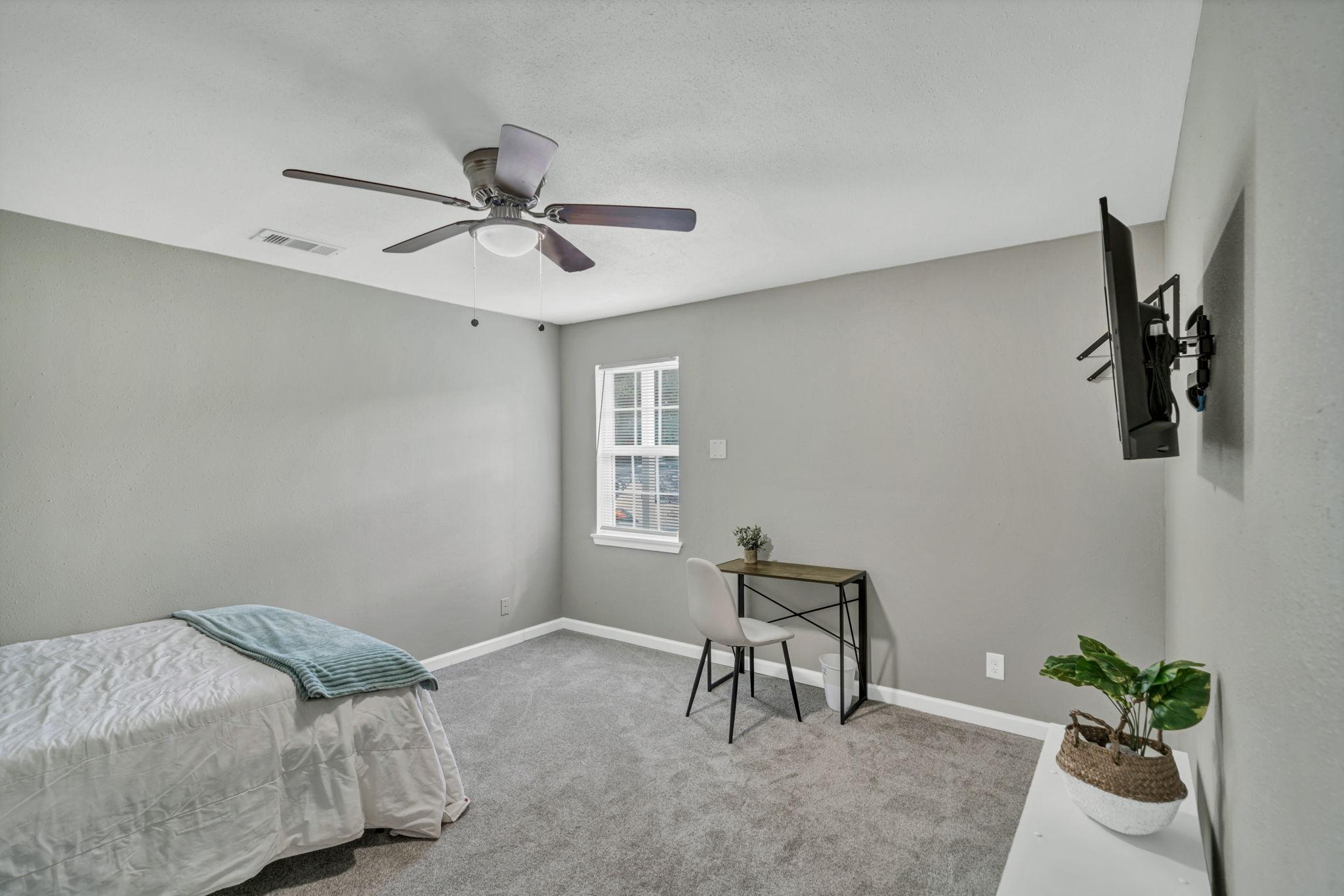 Room for Rent - Renovated Texas City Room | Full-Size Bed, Smart TV, Workspace, Laundry & Parking