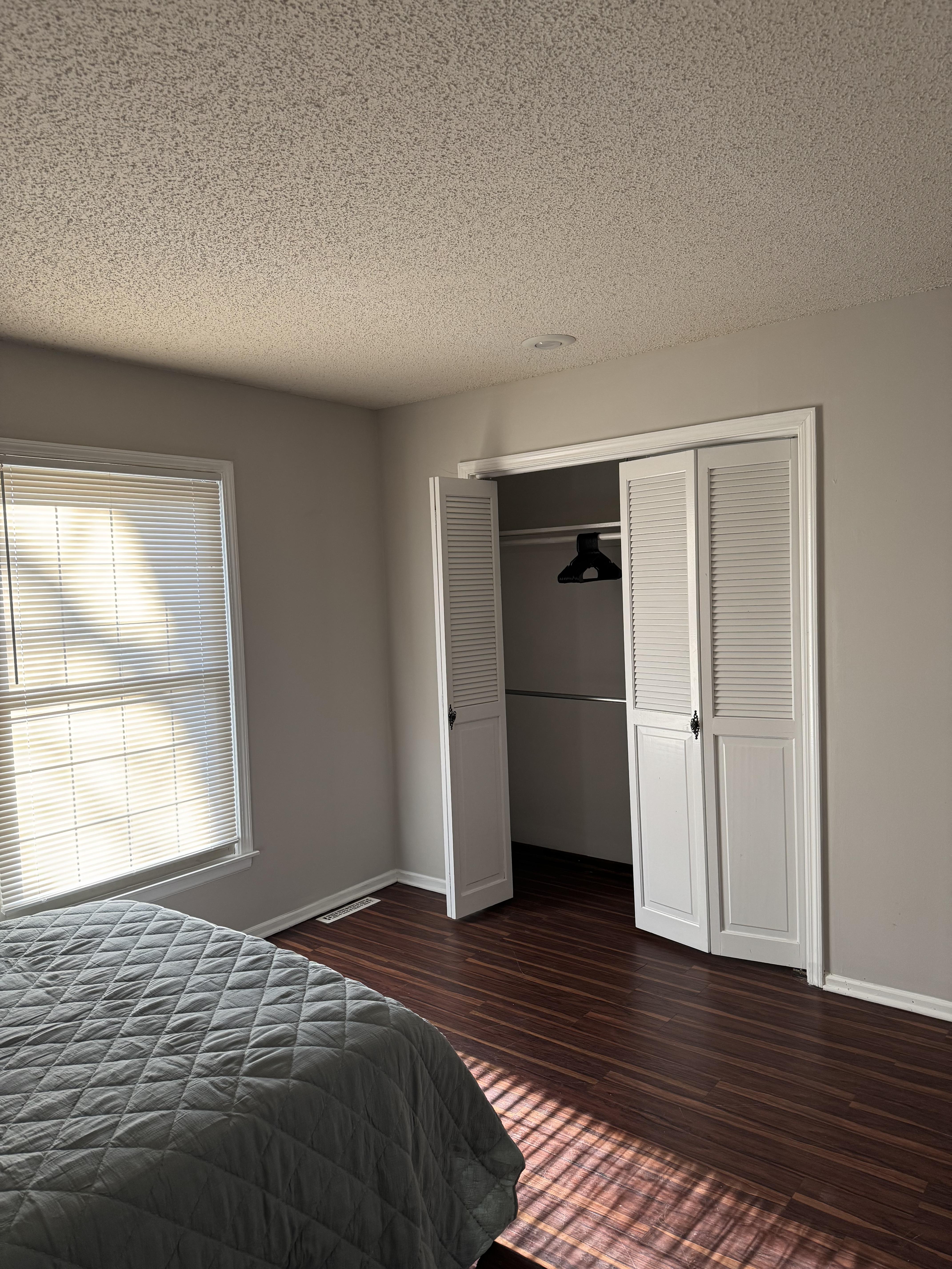 Room for Rent - Great Blue Springs Home with All utilities INCLUDED! Free WIFI, Smart Lock Rooms, Weekly Cleaning!