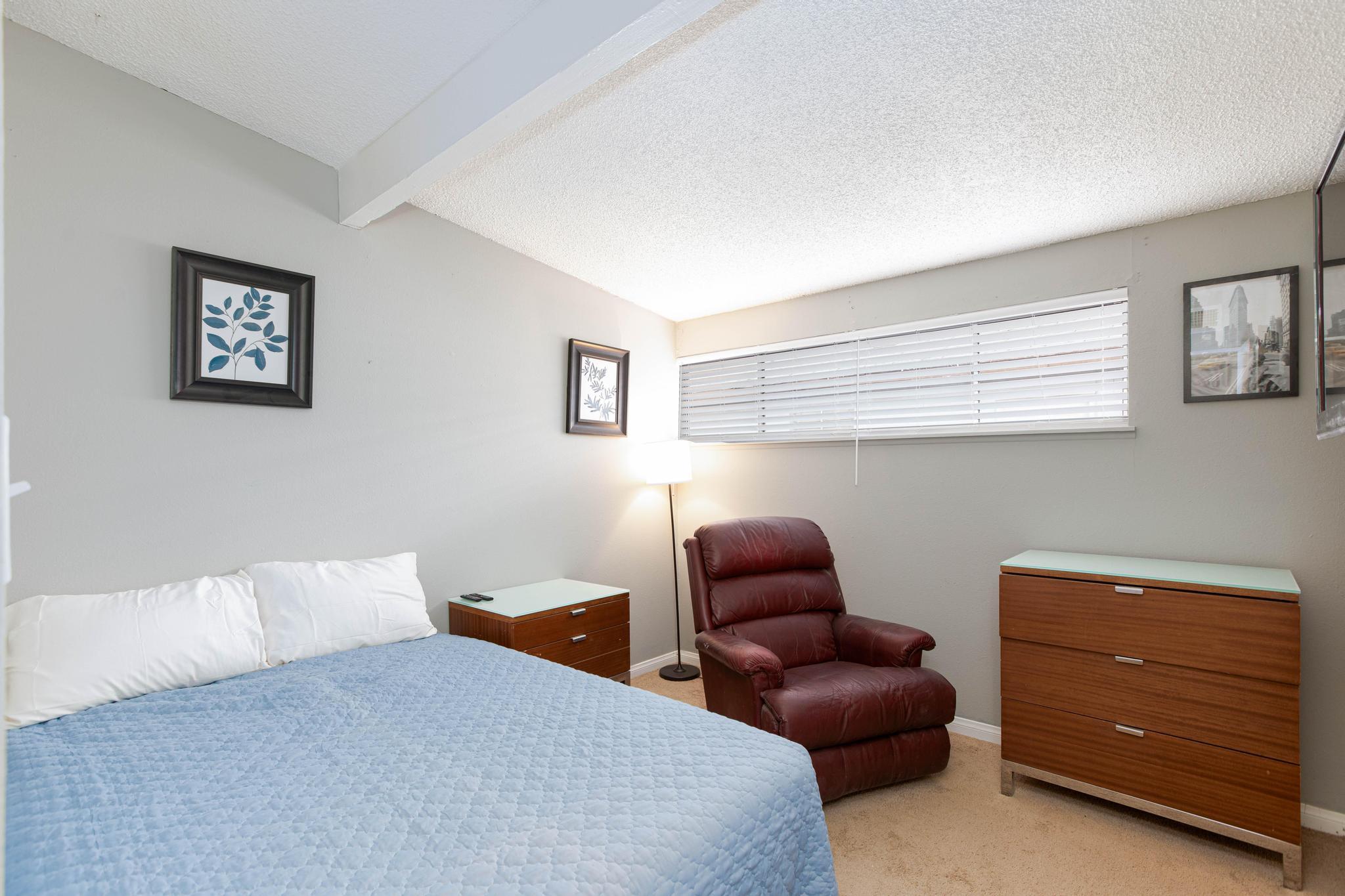 Room for Rent - Cozy & newly-renovated Las Vegas House with Backyard, 2000 feet from the 95 freeway