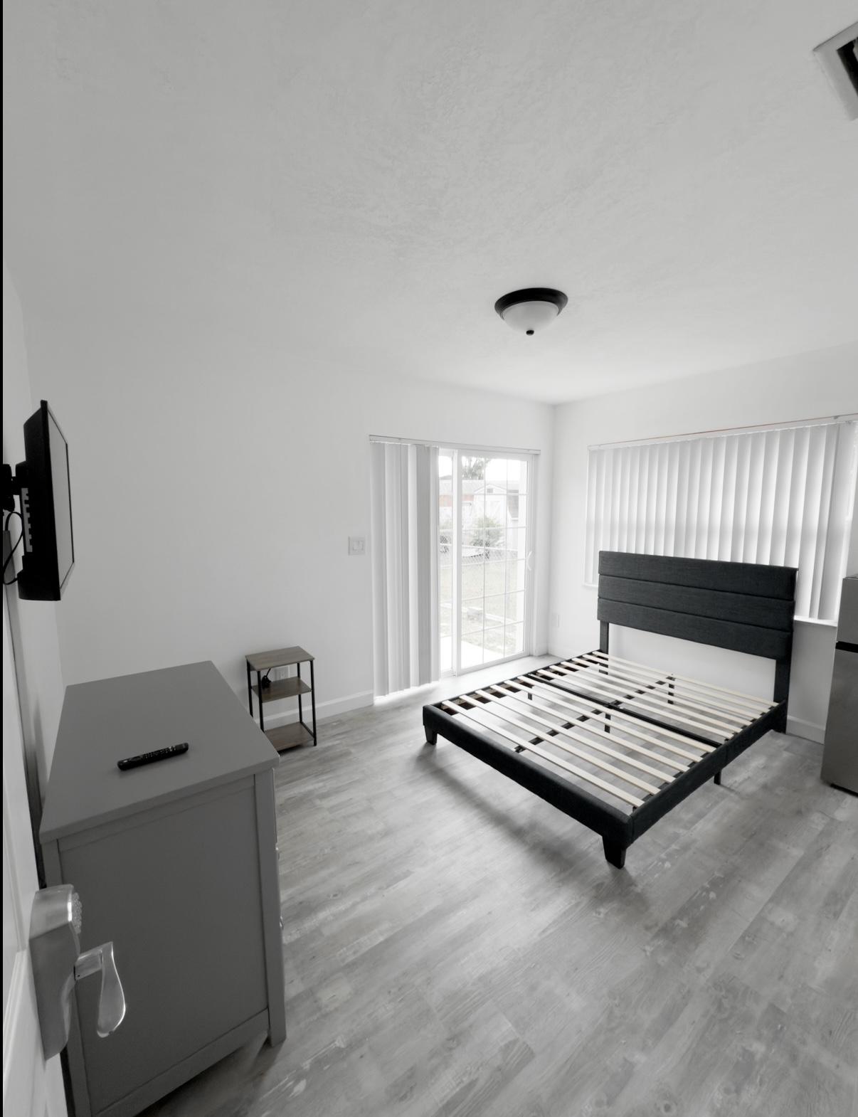 Room for Rent - MINI FRIDGE IN EVERY ROOM! Modern, Spacious & Comfortable