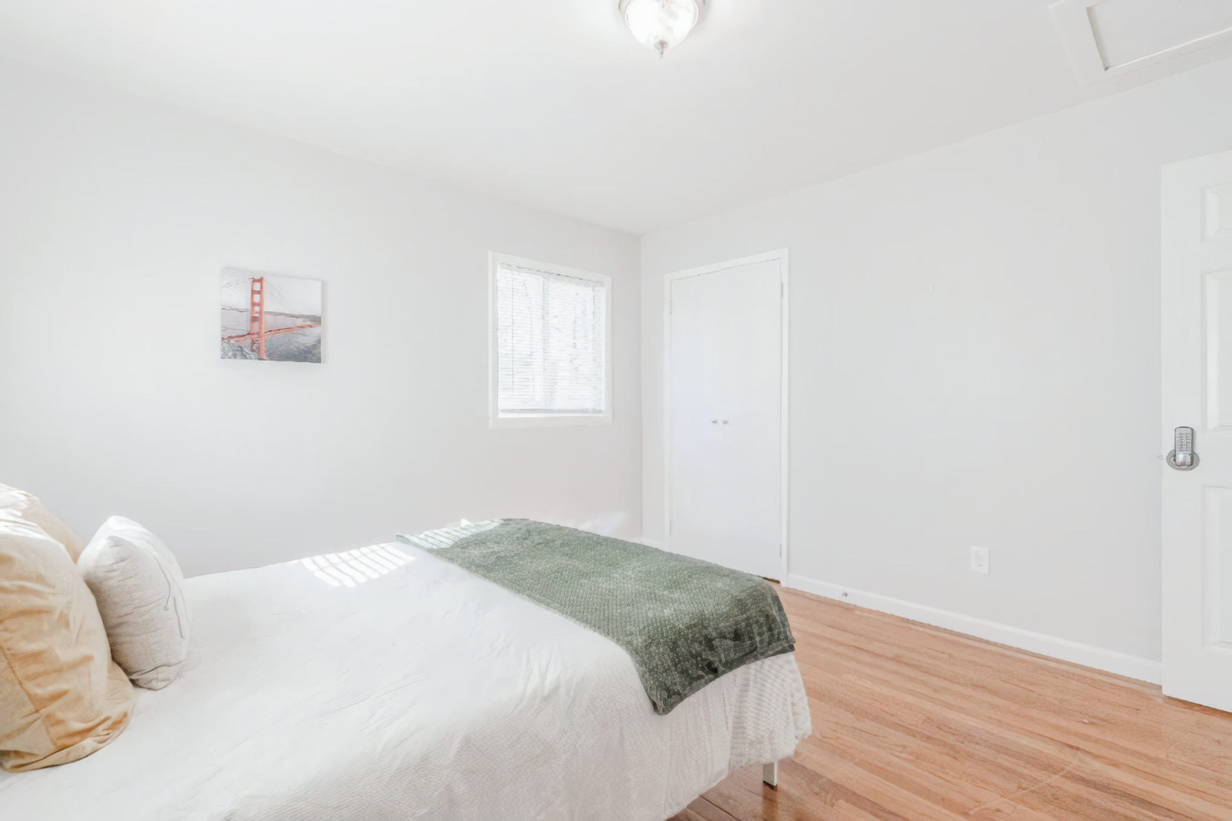 Room for Rent - Beautifully reonvated Home in Forest Park, near South Lake Mall