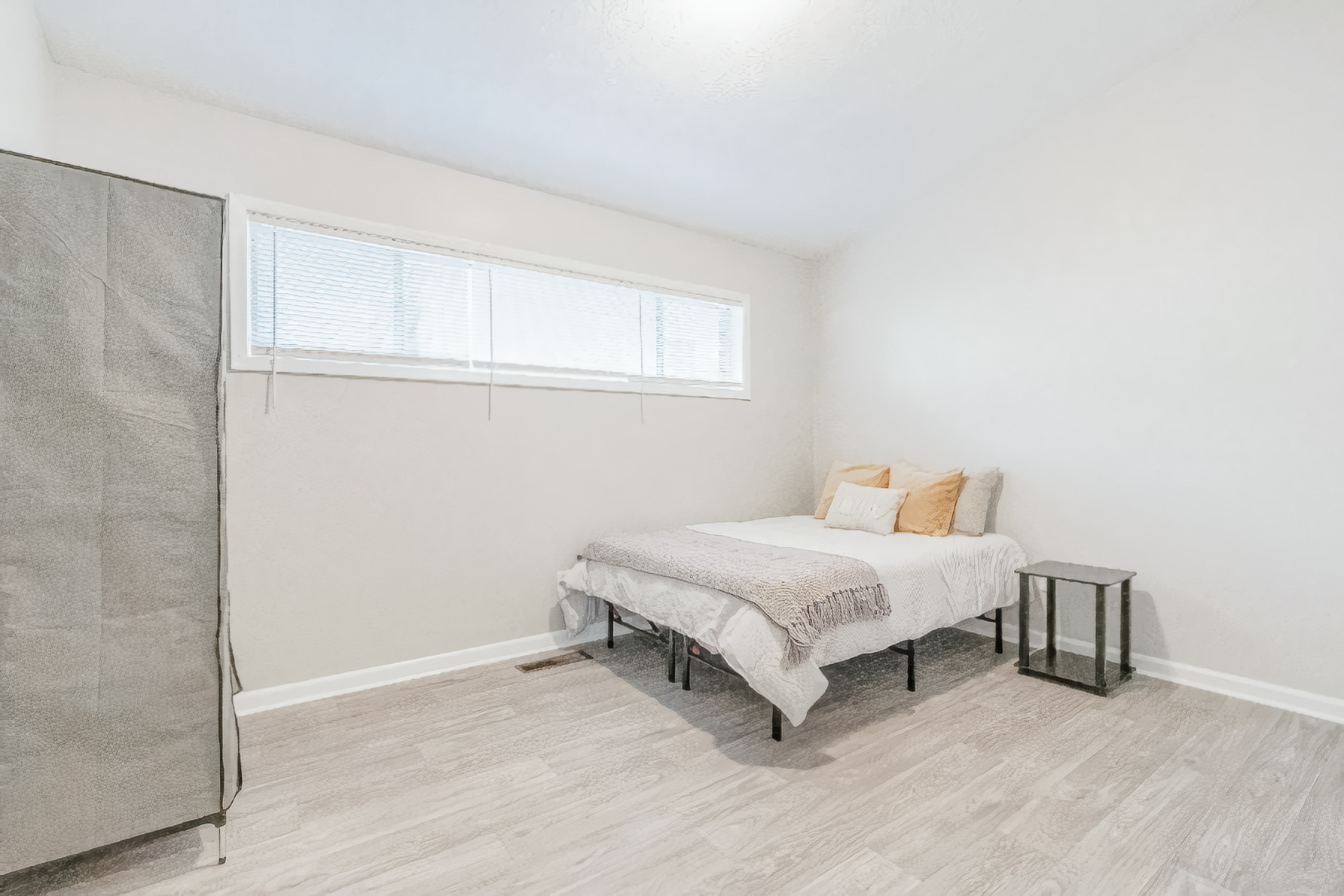 Room for Rent - Great Co-living!  Free High Speed Internet and Utilities INCLUDED!